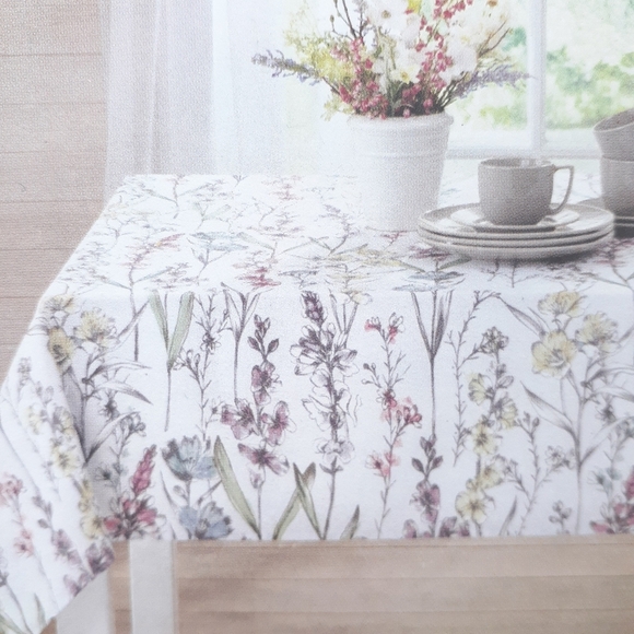 Fabric Tablecloth Lavender Floral Flowers 60x102 Fleurette - Picture 1 of 3